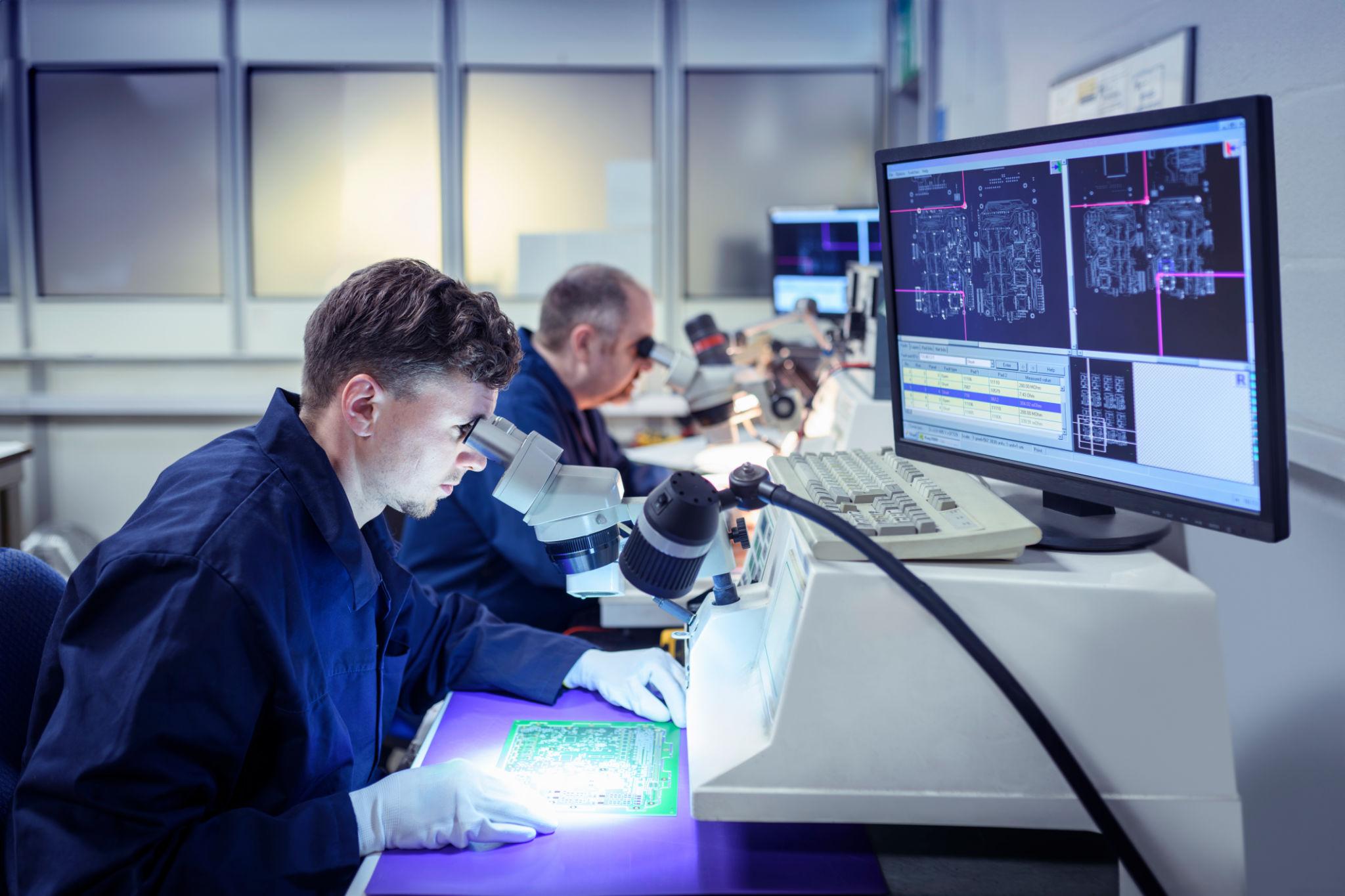 How to Choose a Microscope for PCB Inspection